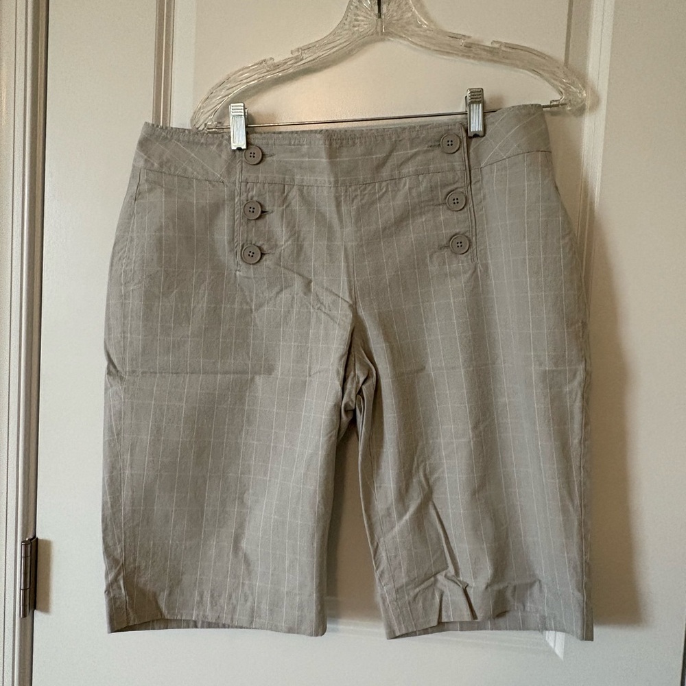 Women's gray white checkered plaid Button-Front Shorts express editor size 12